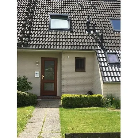 Holiday home Next Door To *